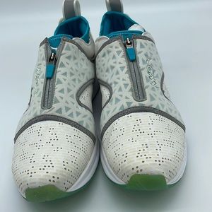 Puma MMQ Collection Men's Sneakers White / Blue  Size 8.5 GUC